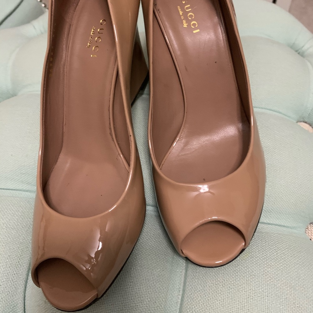 Gucci Nude Patent Leather Peep Toe Wedge Pump